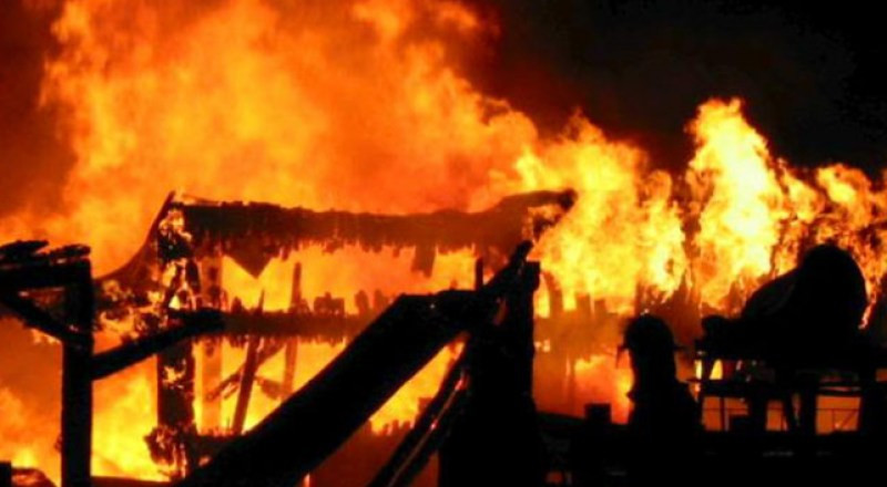 झापाको दमकमा आगलागीबाट ६ वटा पसलमा क्षति