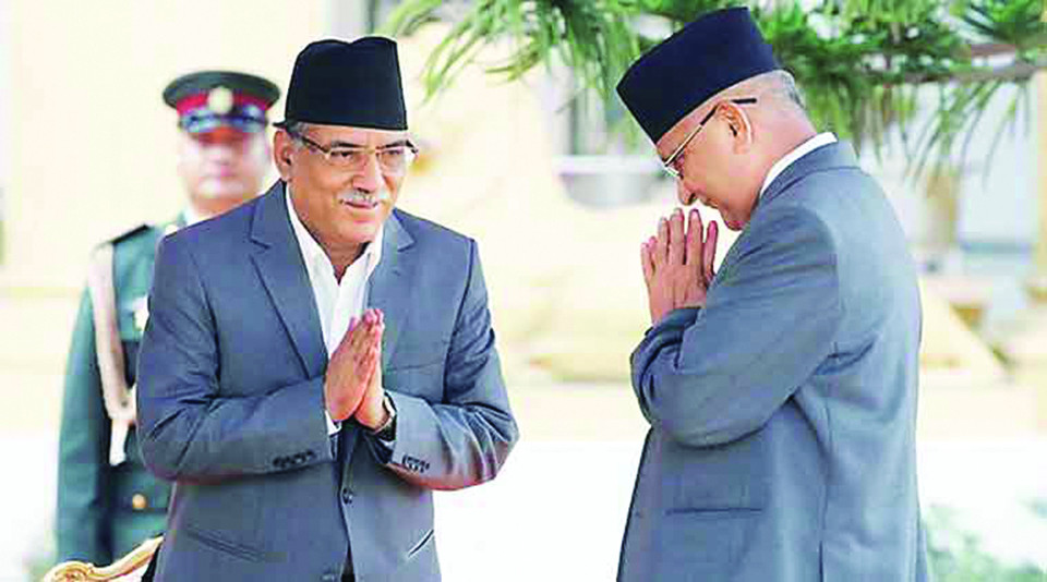 प्रधानमन्त्री प्रचण्डलाई भेट्न बालुवाटार पुगे एमाले अध्यक्ष ओली