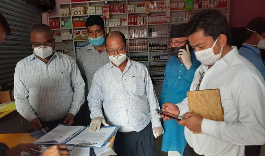 मास्क कालोबजारी गर्ने कैलालीको फार्मेसीलाई दुई लाख जरिवाना