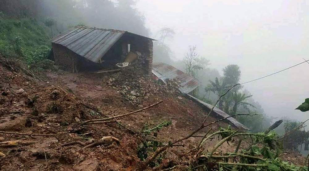 पहिरोमा परेर कालीकोटमा एक जनाको मृत्यु