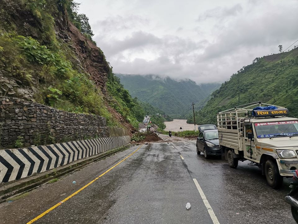 नारायणगढ–मुग्लिन सडक खण्ड : क्षतिपूर्ति नदिँदा पुल निर्माणमा ढिलाइ