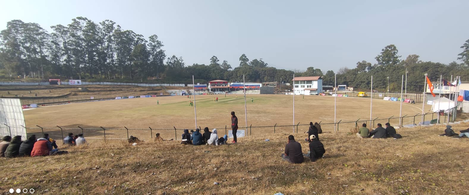हेर्नलायक क्रिकेट, छैनन् दर्शक