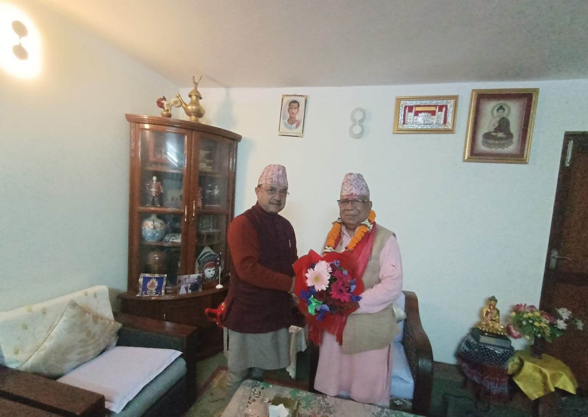 नेकपा एकीकृत समाजवादीका अध्यक्ष नेपाल र कांग्रेस उपसभापति खड्काबीच भेटवार्ता