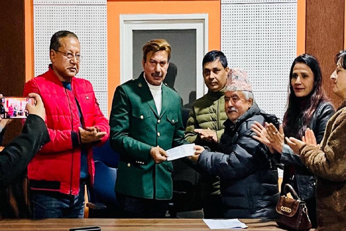 स्वास्थ्य बिमा रकम पाउने पहिलो कलाकार बने रामचन्द्र अधिकारी