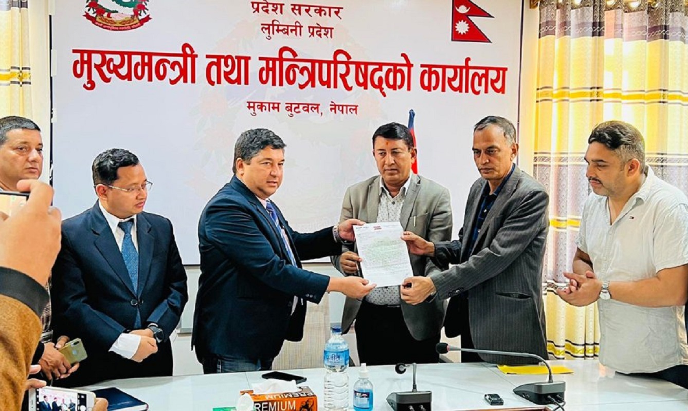 बुटवलबाट प्रदेश राजधानी नसार्न माग गर्दै कांग्रेसले बुझायो ज्ञापनपत्र