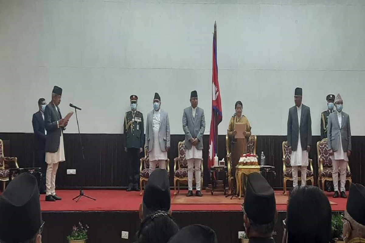 राष्ट्रपति भण्डारीबाट ज्येष्ठ सदस्य पशुपतिशमशेरले लिए सपथ