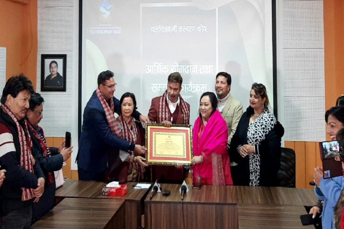 चलचित्रकर्मी कल्याण कोषमा उदीत–दीपाको पाँच लाख सहयोग