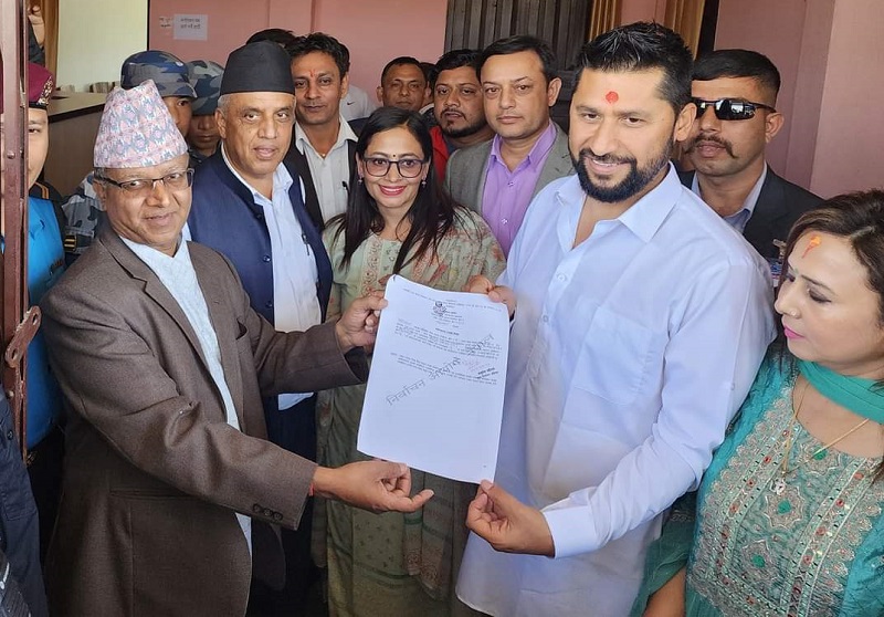 चितवन २ मा रवि लामिछानेको उम्मेदवारी दर्ता