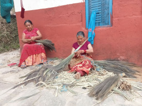 फुर्सदमा इलम, कुचो बेचेर आम्दानी