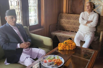 लेखराज निवासमा प्रधानमन्त्री प्रचण्ड, बिहानको खाना सँगै