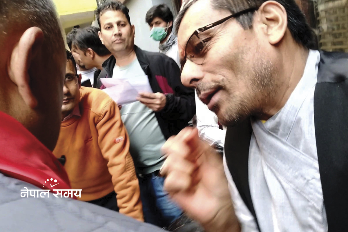 माओवादीले खाइदिएको जग्गा फिर्ता गरिदिन जनआन्दोलनका घाइतेले गगनसामु बिन्ती बिसाएपछि...