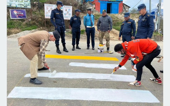 दुर्घटना न्यूनीकरण गर्न ‘जेब्राक्रस’ तथा ‘स्पिड ब्रेकर’ निर्माण शुरु 