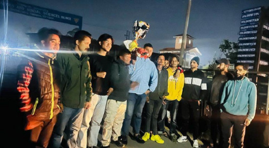 नेविसंघकै नेताले गरे केन्द्रीय अध्यक्ष दुजाङ शेर्पाको पुत्ला दहन