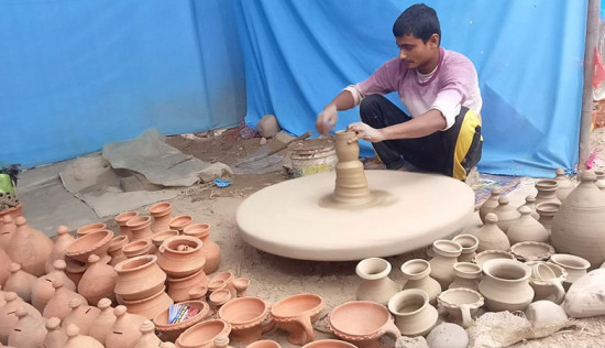 प्रदर्शनीमा सीमित हुँदै माटोका भाँडा बनाउने सीप