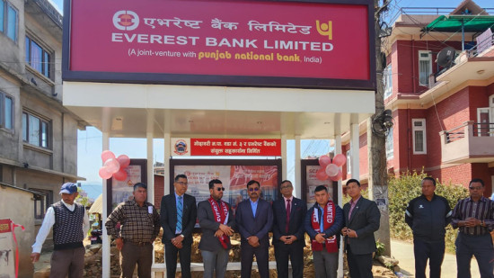 एभरेष्ट बैंकले ललितपुरमा उद्घाटन गर्‍यो सोलार बस स्ट्यान्ड 