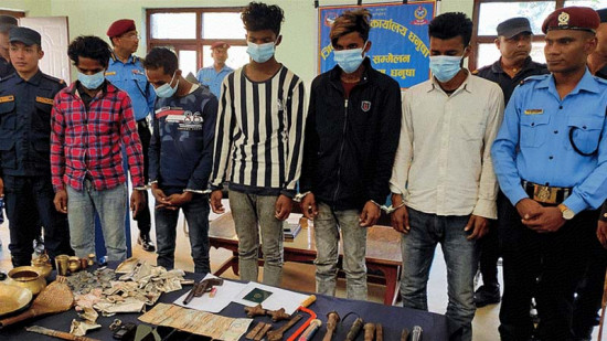 राजदेवी मन्दिरबाट चोरिएका गहनासहित पाँच जना पक्राउ