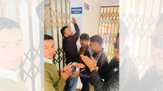 आरआर क्याम्पसमा विद्यार्थीहरूको तालाबन्दी