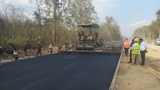 कावासोती क्षेत्रमा सडक कालोपत्रे गरिंदै