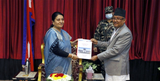 आयोगले राष्ट्रपतिलाई बुझायो राष्ट्रपति निर्वाचनको प्रतिवेदन