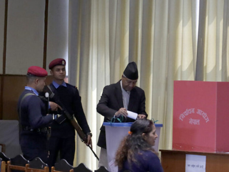 कांग्रेस सभापति देउवाले गरे राष्ट्रपतिका उम्मेदवारलाई मतदान