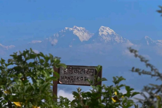 हिमपात नभएर सेताम्मे हुन नपाएको हाँडिकोट