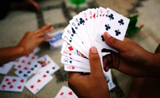 जुवातास खेलिरहेका २० जना पक्राउ