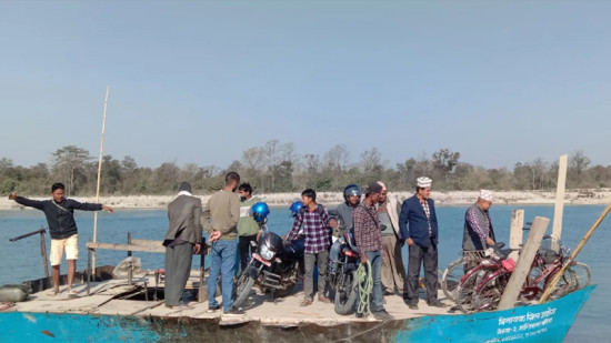 कर्णाली नदीको सन्कट्टीमा बन्ने भयाे पक्की पुल, स्थानीय खुसी