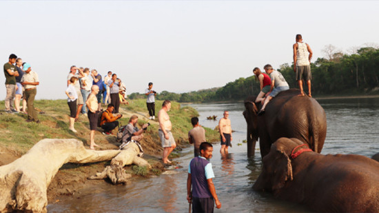 पटिहानीमा ओइरिन थाले पर्यटक