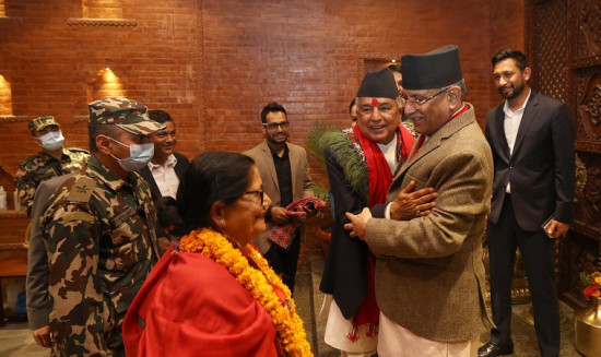 राष्ट्रपतिमा निर्वाचित पौडेललाई प्रधानमन्त्रीद्वारा बालुवाटारमा स्वागत