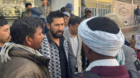 रविविरुद्धका उजुरी खारेज, उम्मेदवारी कायम