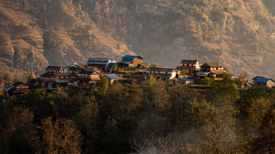 पर्वतको डाँडाखर्कमा पर्ने राले गाउँ