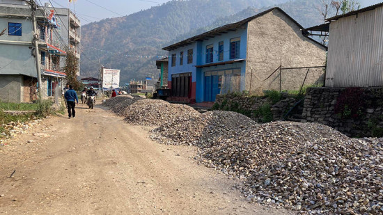 हटिया-ताराखोला सडक : म्याद सकियो, सकिएन कालोपत्रे