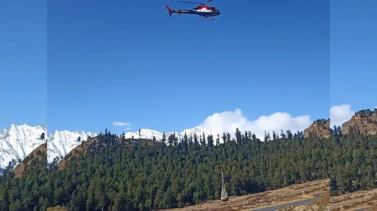 हुम्लाको खार्पुनाथमा हेलिकप्टरमार्फत नुन ढुवानी