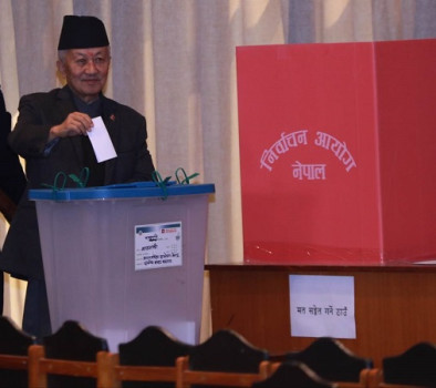 राष्ट्रपतिका उम्मेदवार नेम्बाङले गरे मतदान
