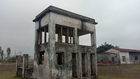 अन्योलमा टीकापुर विमानस्थल, खण्डहर बन्यो टर्मिनल भवन