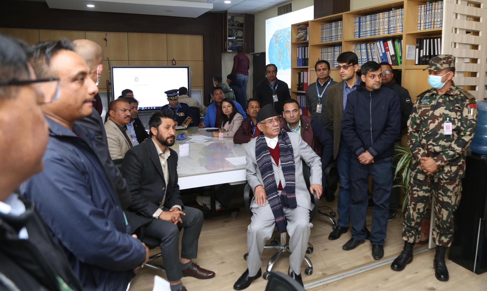 त्रिभुवन विमानस्थलको कन्ट्रोल रुम पुगे प्रधानमन्त्री र गृहमन्त्री, मृतकको संख्या ४० पुग्यो