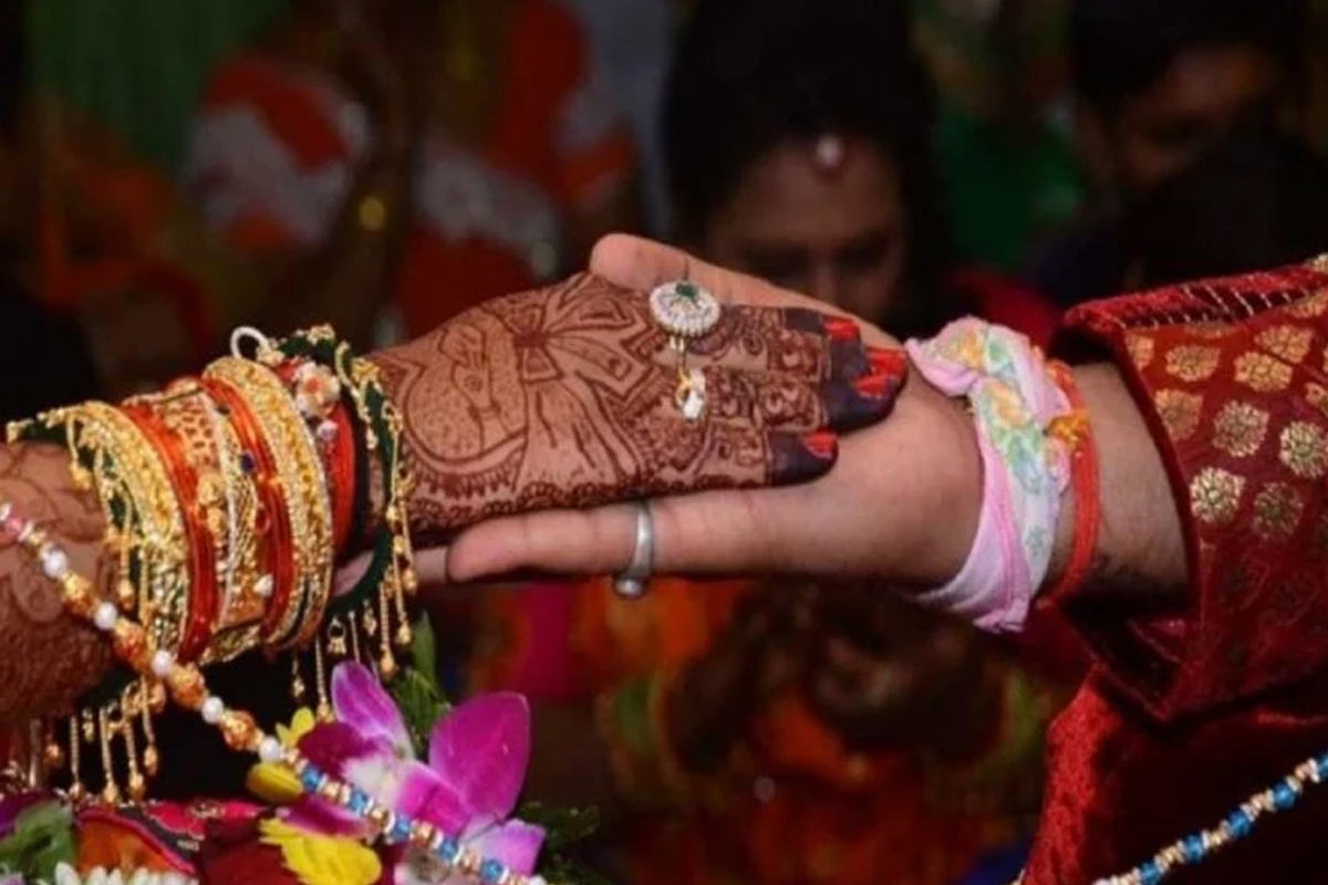 अन्तरजातीय विवाह गरे एक लाख