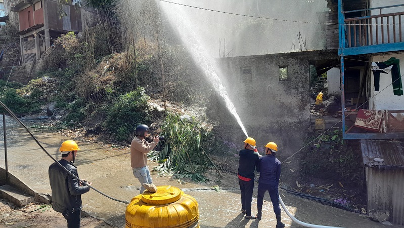 ताप्लेजुङको फुङ्लिङमा आगलागी नियन्त्रणको अभ्यास गरिंदै