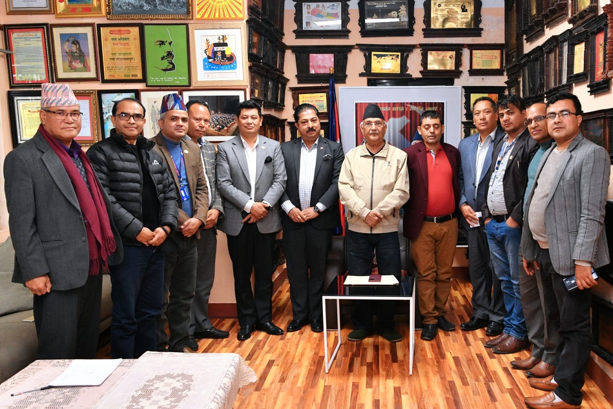 एमाले अध्यक्ष ओलीसँग महासंघ प्रतिनिधिमण्डलको भेट