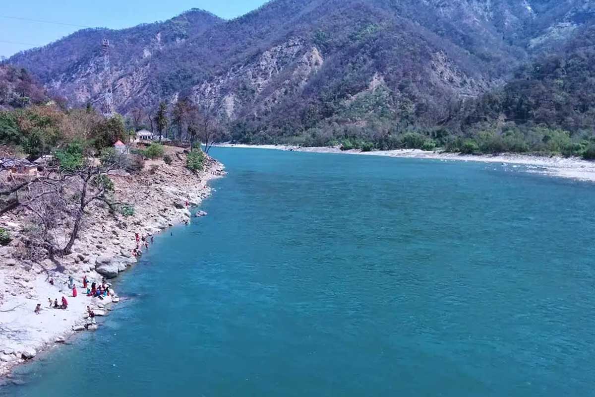 काम सकेर घर फर्किन लाग्दा त्रिशूलीले बगायो आमाछोरा