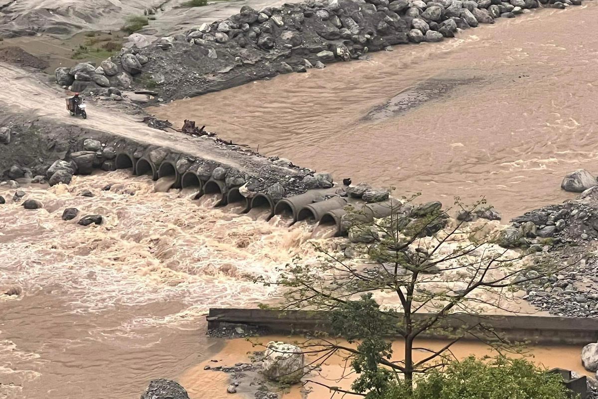 मेलम्ची क्षेत्रमा यातायात आवागमन कठिन बन्दै