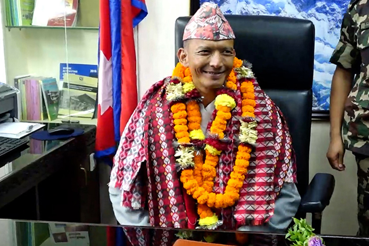 संसदीय यात्राको खुड्किलो पार गर्दै मन्त्री मेटमणि चौधरी