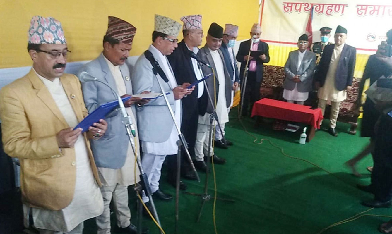 प्रदेश १ मा दुई मन्त्री र तीन राज्यमन्त्रीद्वारा शपथ ग्रहण