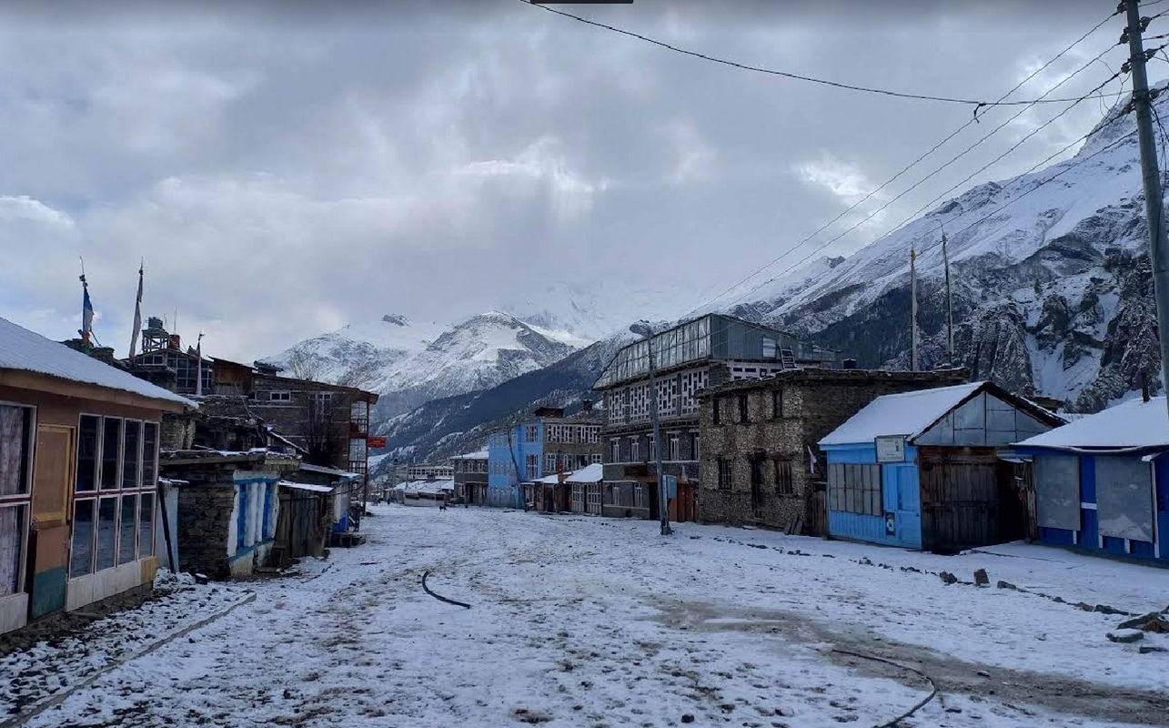 मनाङको ङिस्याङ गाउँपालिका –६ स्थित मनाङगाउँ र छोर्तेनमा परेको हिउँ