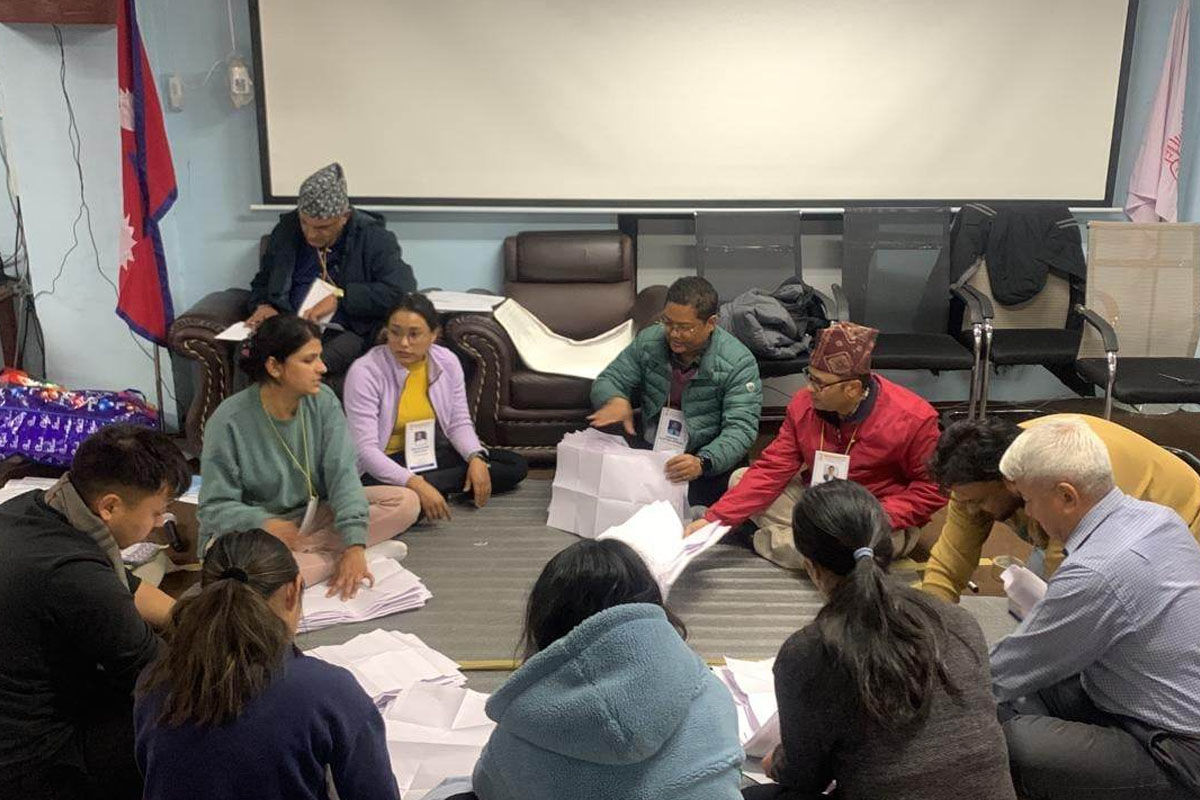चिकित्सक संघको मतगणना जारी, कार्कीको अग्रता कायमै