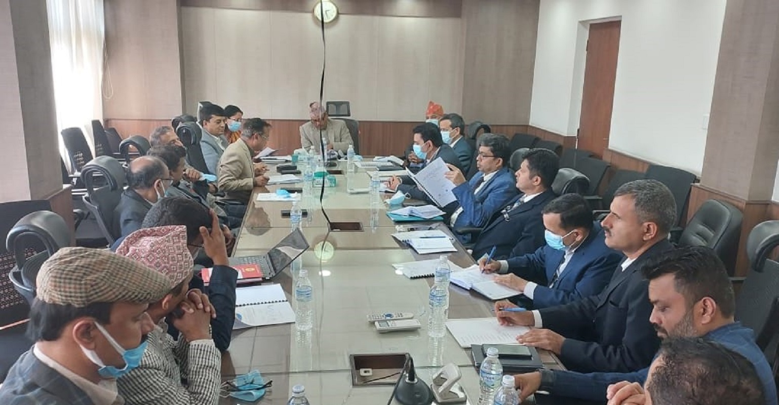 उद्योगीले भेटे गभर्नर, वित्तीय संकटबारे गम्भीर बन्न आग्रह