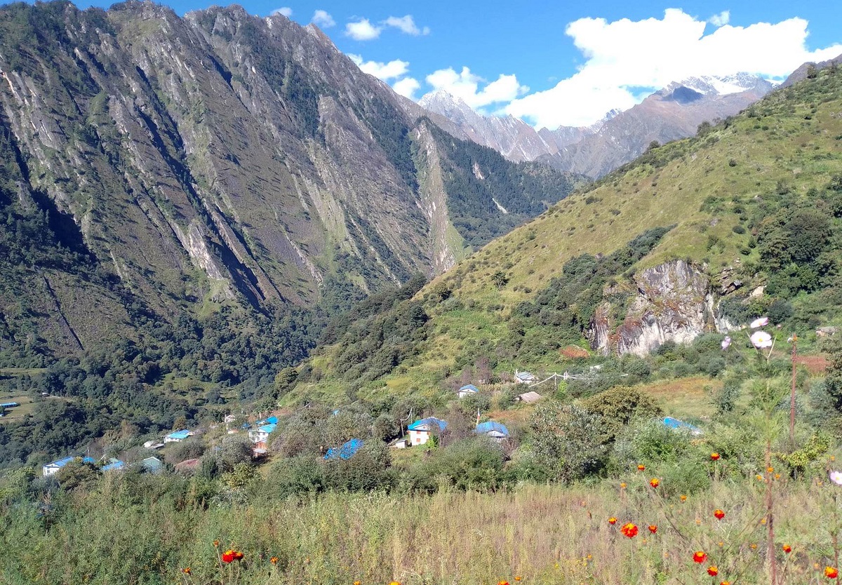 बझाङको लापडी गाउँ