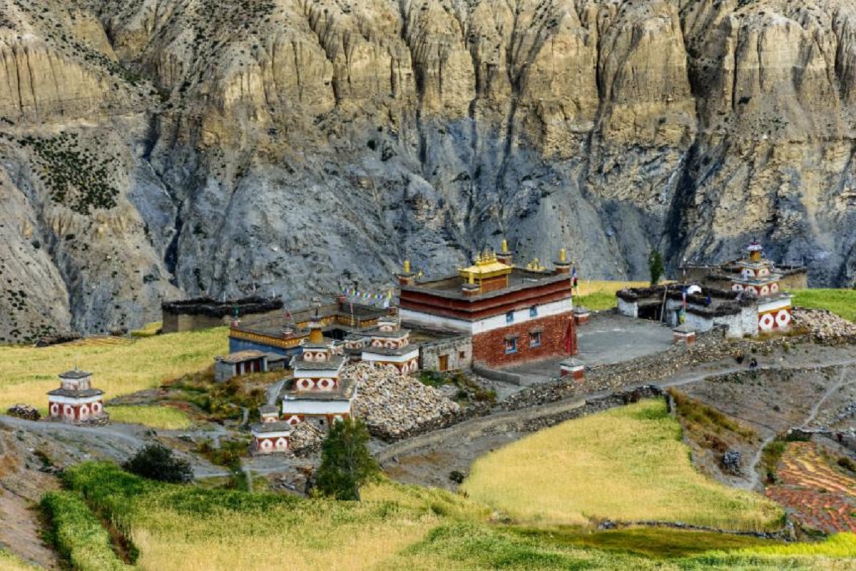 शे-फोक्सुण्डोले छात्रवृत्ति दिएर लोकसेवा पढाउँदै