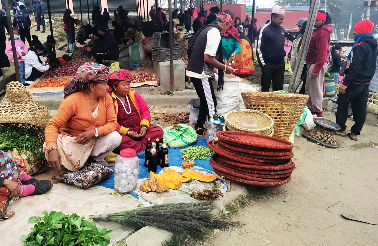 फुङ्लिङस्थित हटियामा घरेलु उत्पादन नाङ्लो, डालो