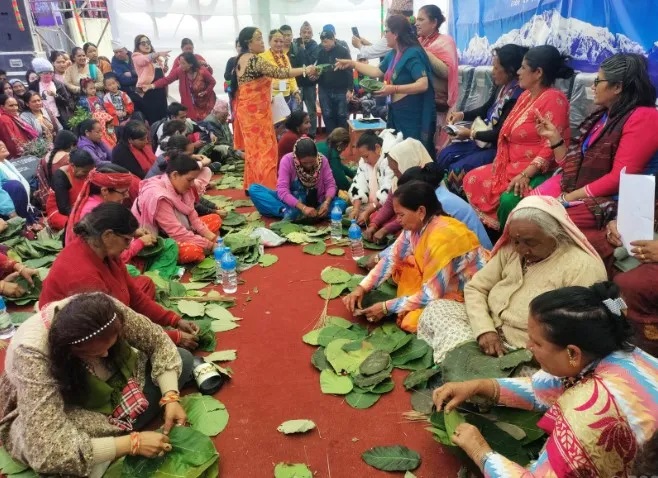 टपरी गाँस्ने प्रतिस्पर्धीसित विगतका सम्झना